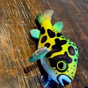 Pufferfish suction cup stuffed friend like new